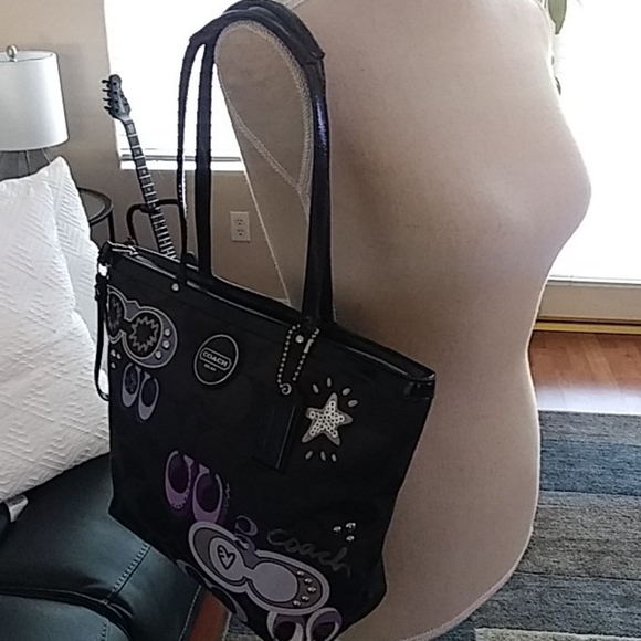Coach Signature Tote - Picture 12 of 15
